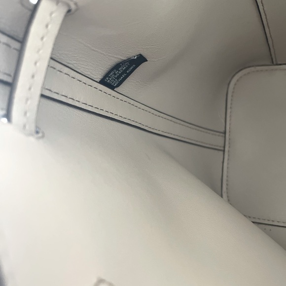 Michael Kors Eden Leather Bucket Crossbody bag- New great Christmas gift - Picture 11 of 12